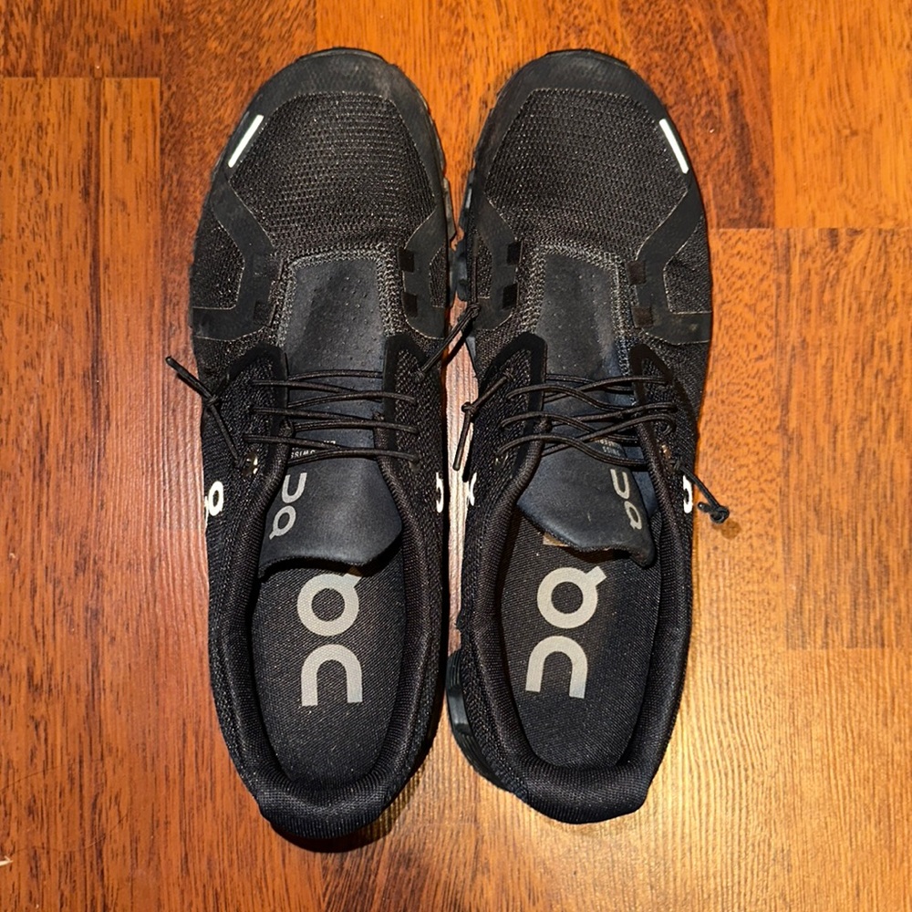 On running all black shoes